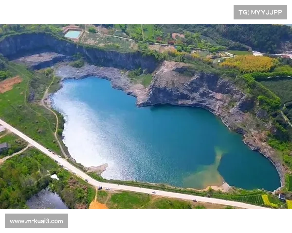 矿坑水质清澈能见度十五米 盱眙赛场树立国内自然深水赛新标杆